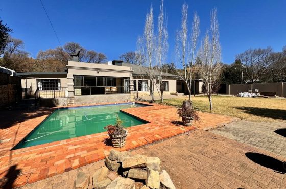 5 Bedroom House For Sale in Waverley