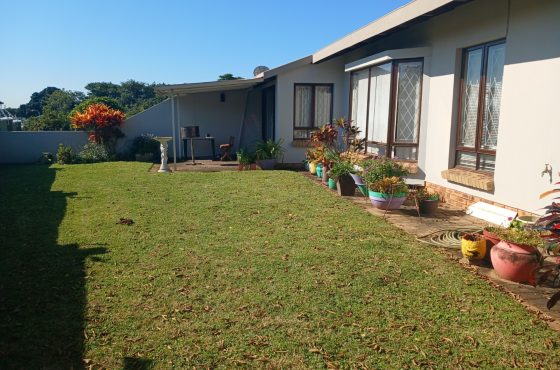 2 Bedroom Townhouse For Sale in Uvongo